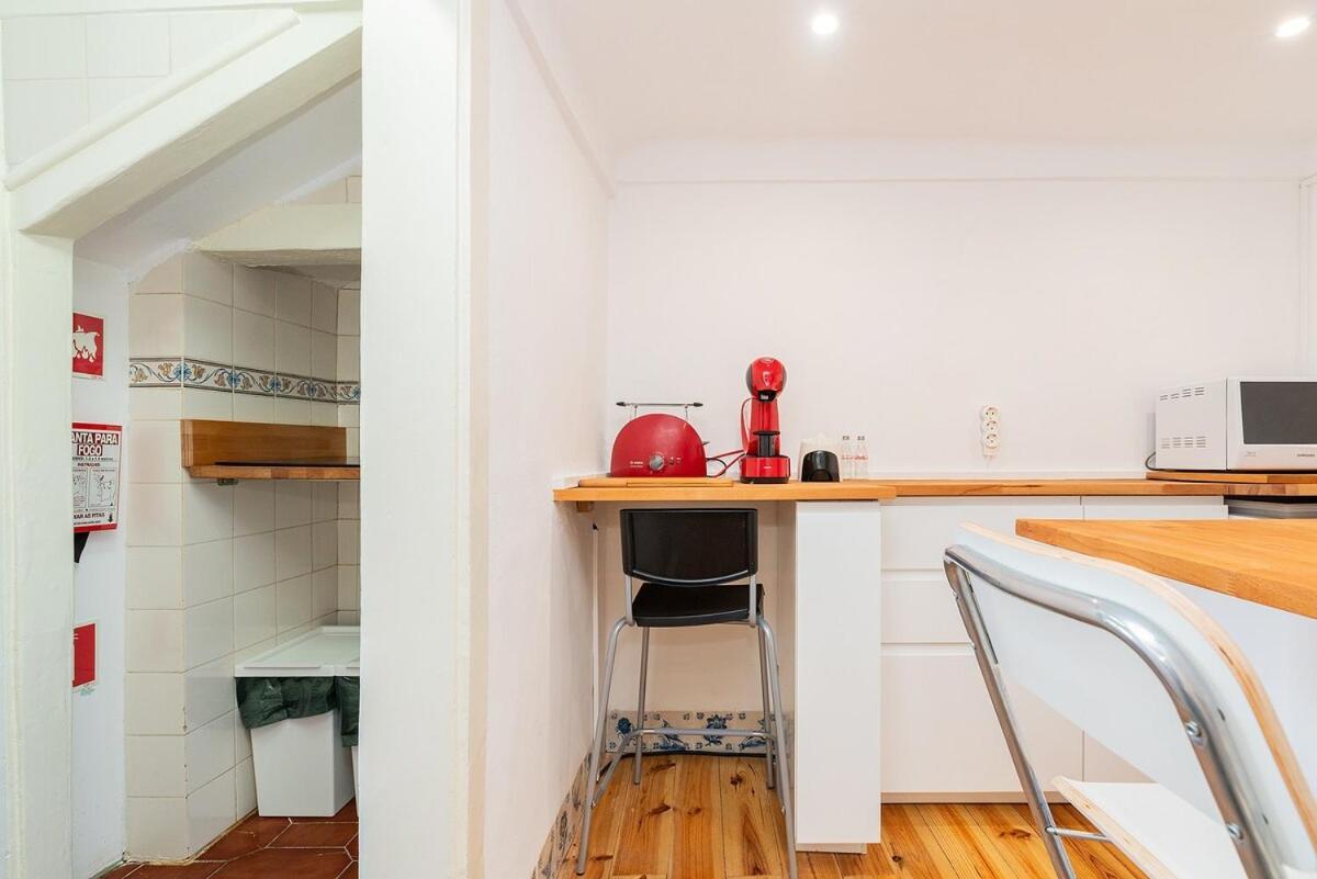 Attic Apartment With Balcony In Bairro Alto Lisboa Екстериор снимка