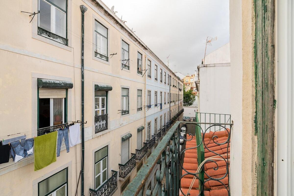 Attic Apartment With Balcony In Bairro Alto Lisboa Екстериор снимка