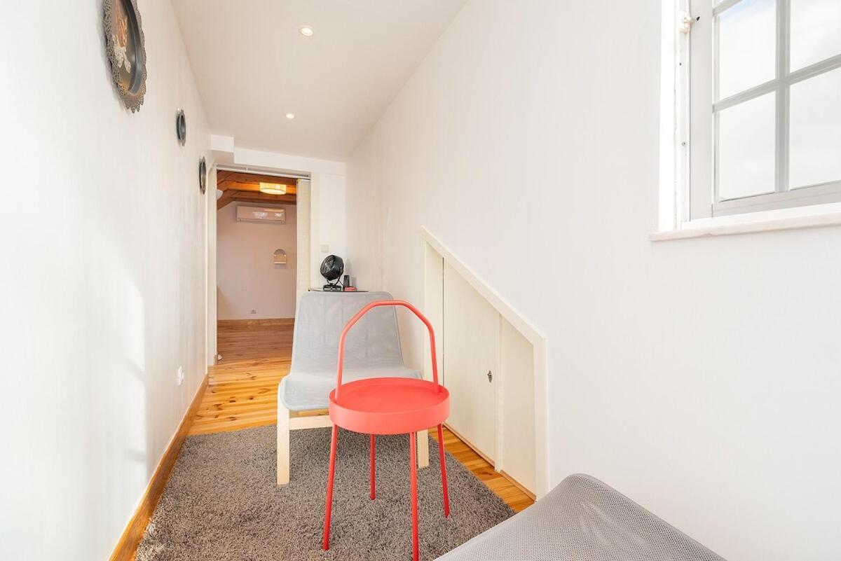Attic Apartment With Balcony In Bairro Alto Lisboa Екстериор снимка