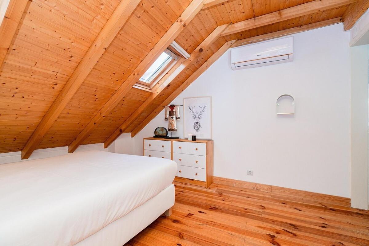 Attic Apartment With Balcony In Bairro Alto Lisboa Екстериор снимка